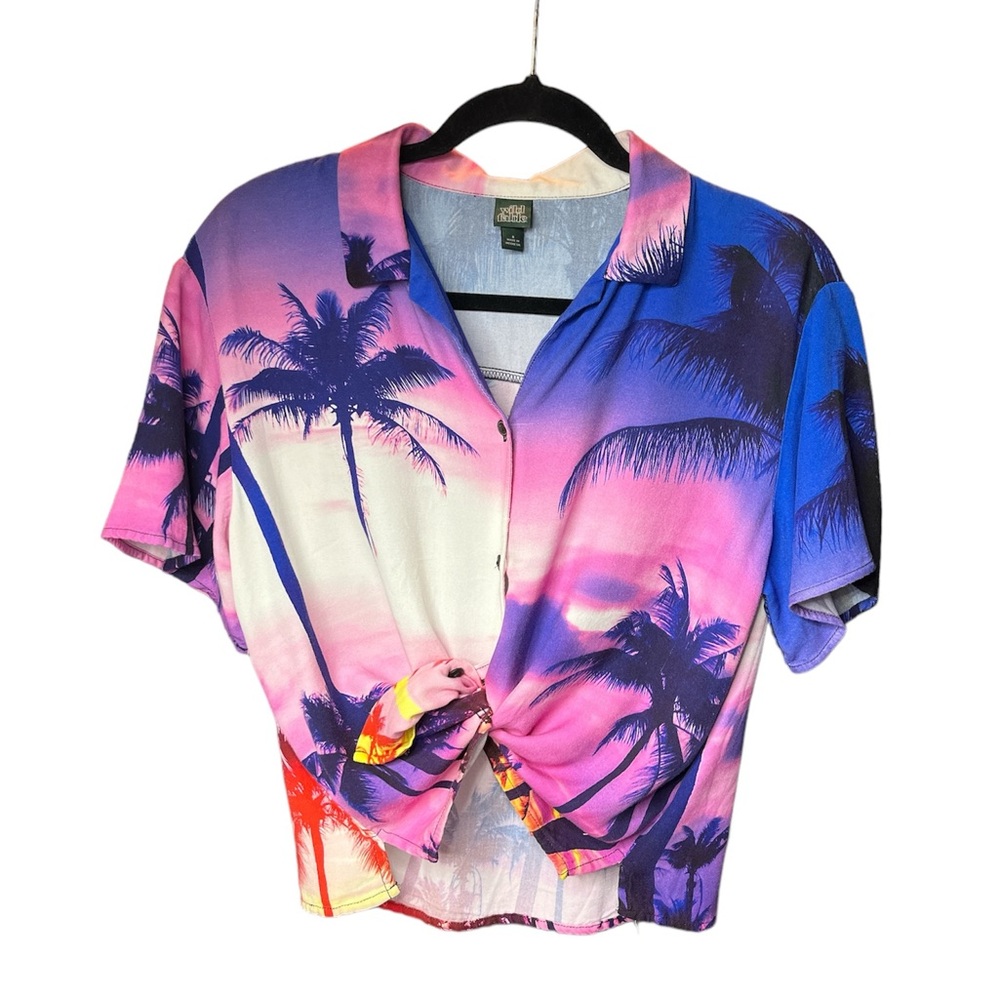 Like new, ever worn 100% Rayon, Beautiful Tropical Tee